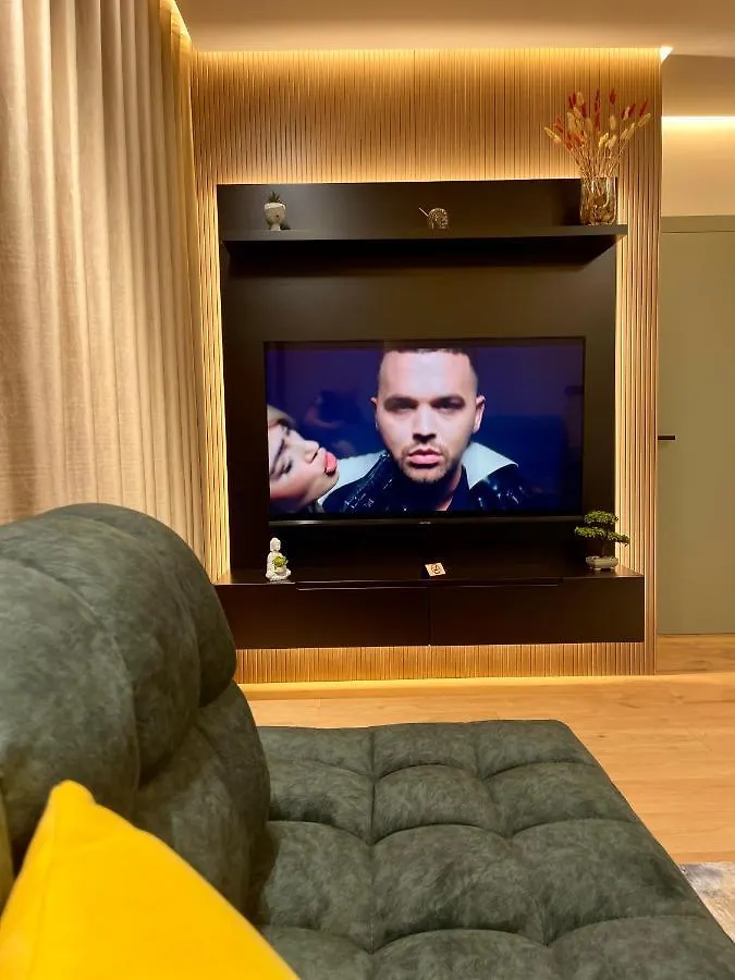 Queens Luxury Apartments Tirana