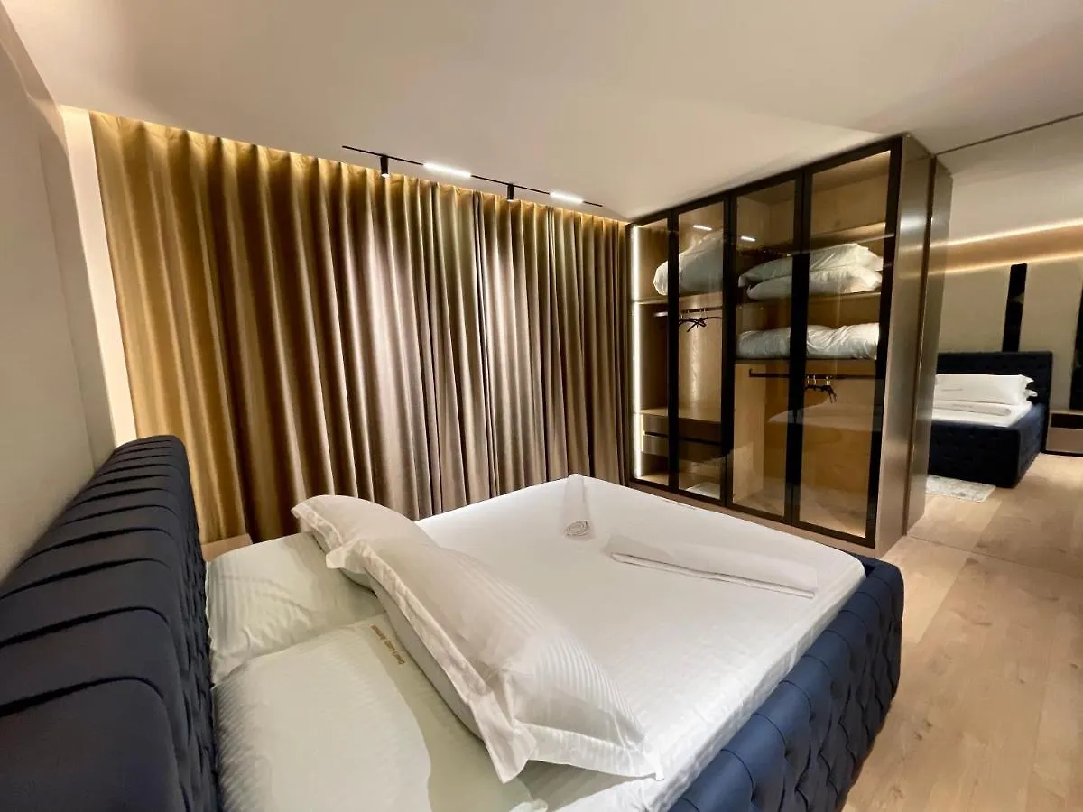 Queens Luxury Apartments Tirana 0*,