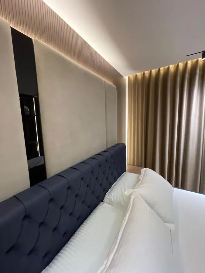 Queens Luxury Apartments Tirana 0*,