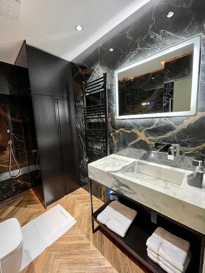 Queens Luxury Apartments Tirana