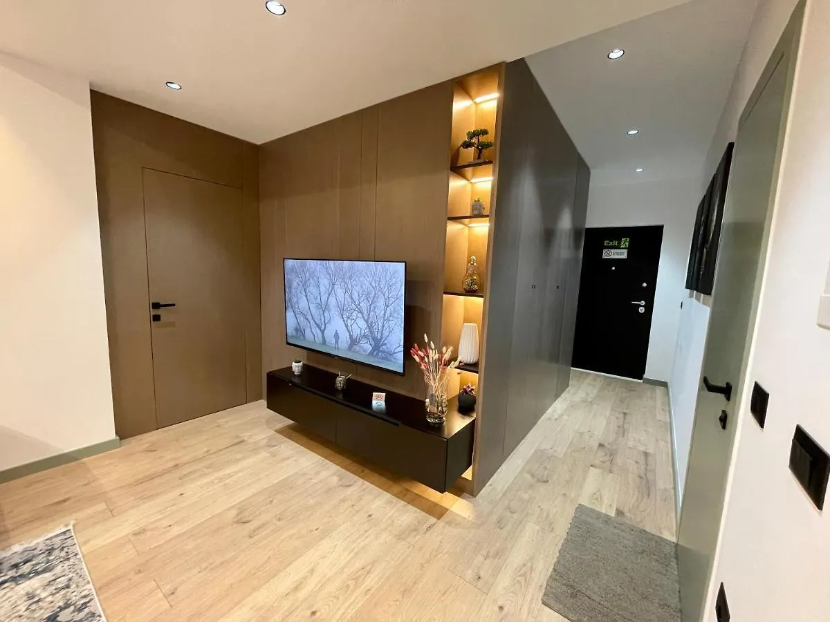 Queens Luxury Apartments Tirana