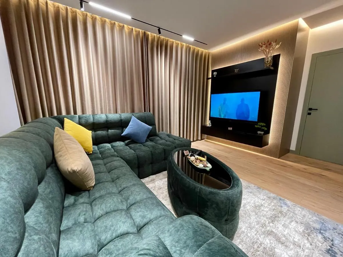 Queens Luxury Apartments Tirana 0*,