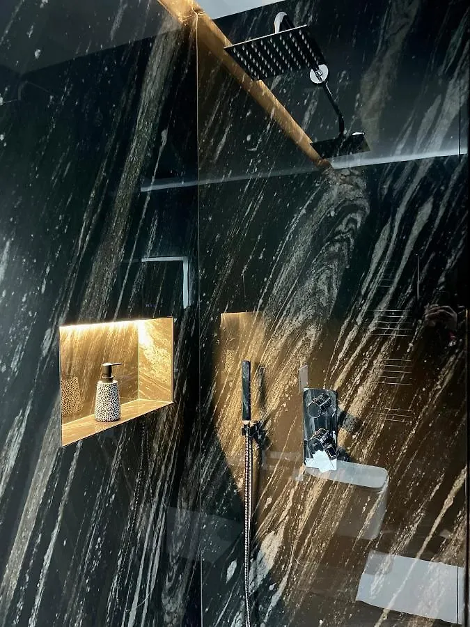 Queens Luxury Apartments Tirana