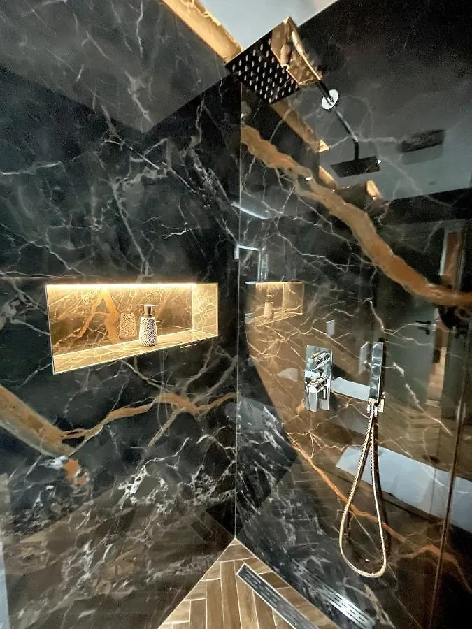 Queens Luxury Apartments Tirana