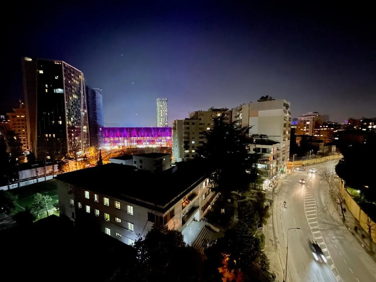 Queens Luxury Apartments Tirana 0*,
